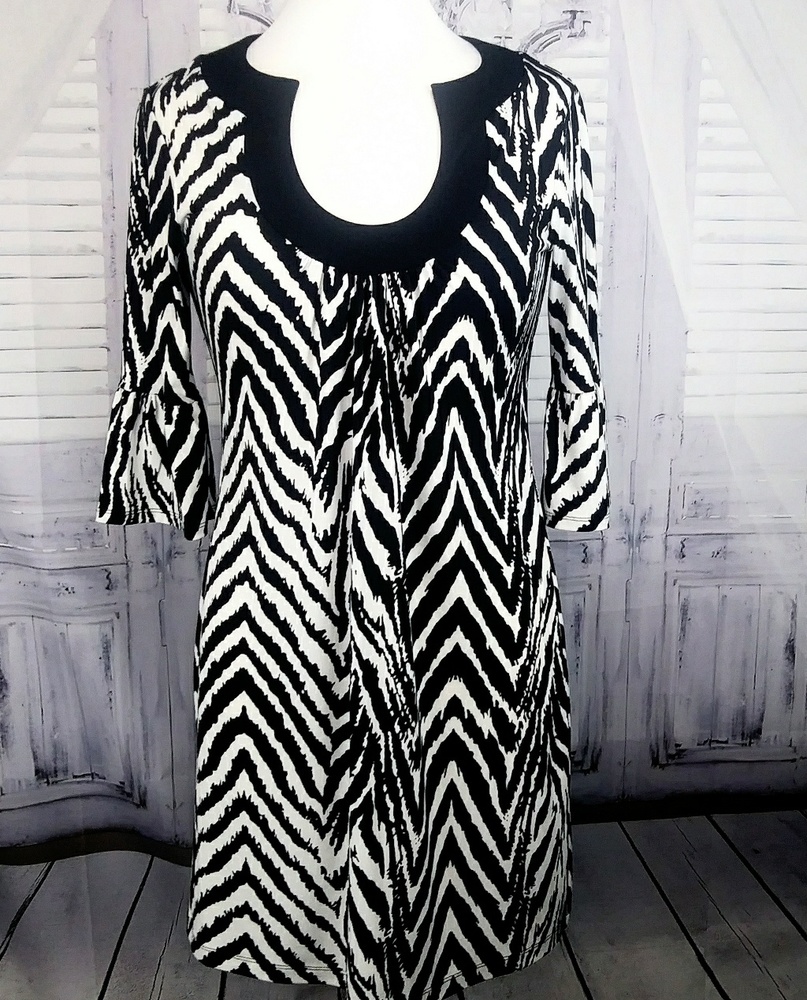 En Focus 3/4 Sleeves Black & White Shift Dress.